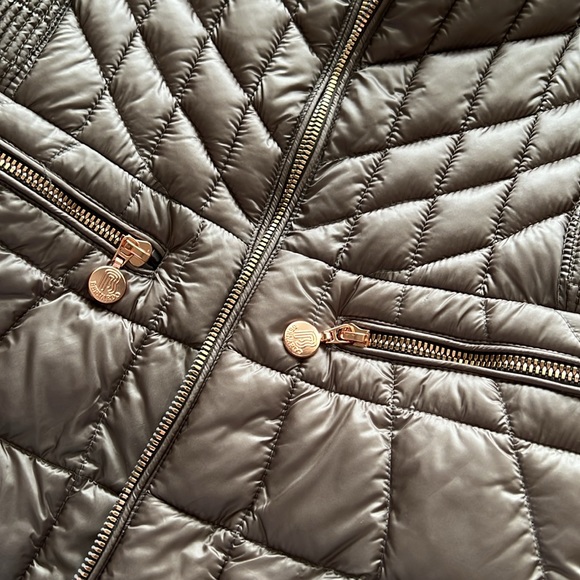 LIKE NEW! Bernardo packable primaloft jacket- Size Small - Picture 10 of 11